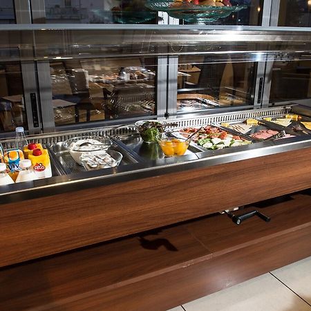 Premier Agrinio Heart Hotel Bagian luar foto