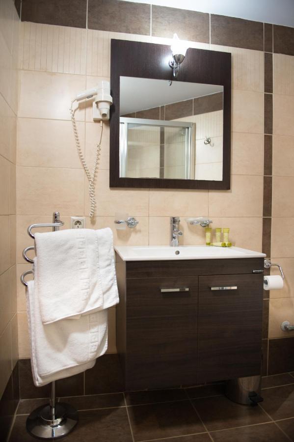 Premier Agrinio Heart Hotel Bagian luar foto