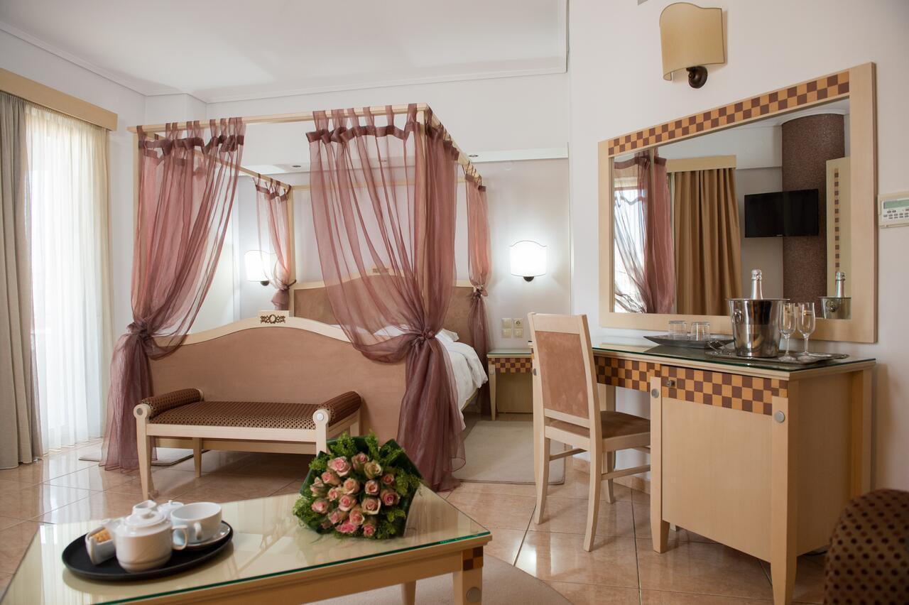 Premier Agrinio Heart Hotel Bagian luar foto