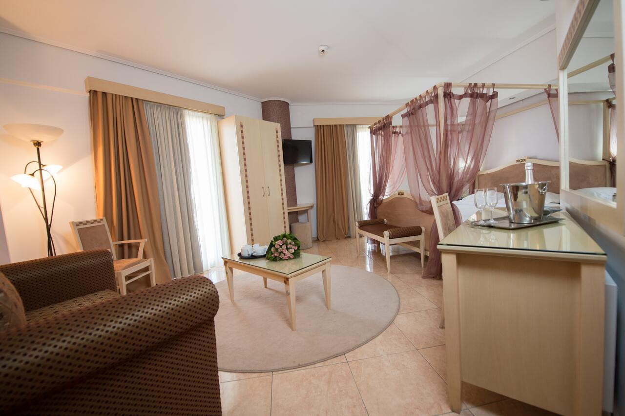 Premier Agrinio Heart Hotel Bagian luar foto