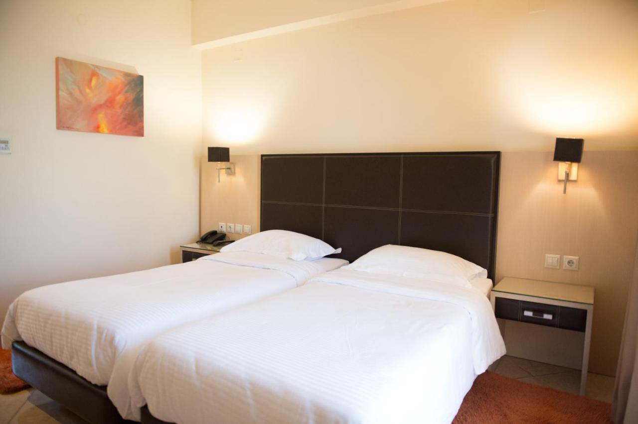 Premier Agrinio Heart Hotel Bagian luar foto