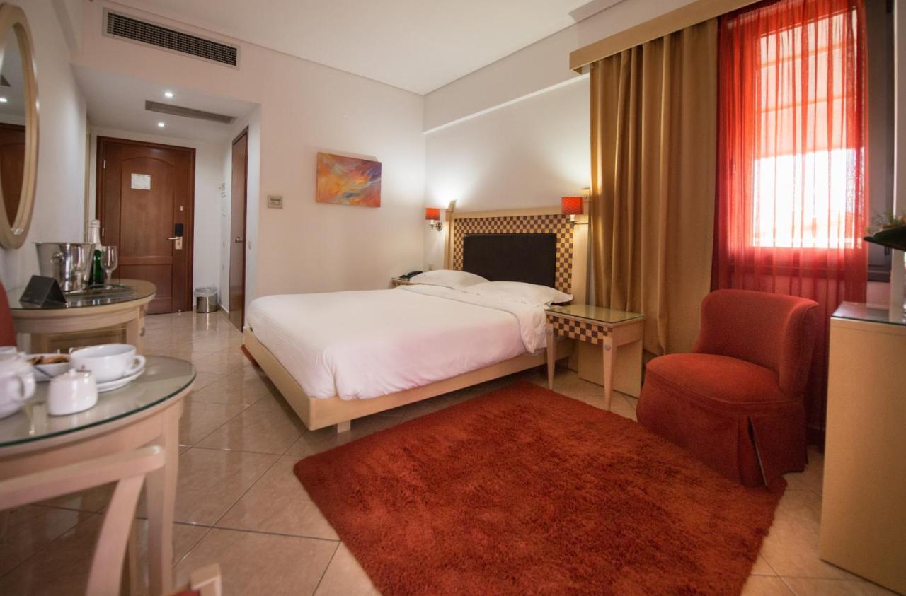 Premier Agrinio Heart Hotel Bagian luar foto