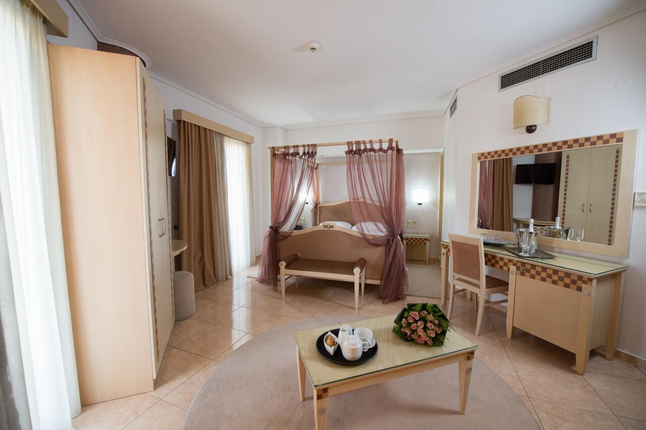 Premier Agrinio Heart Hotel Bagian luar foto